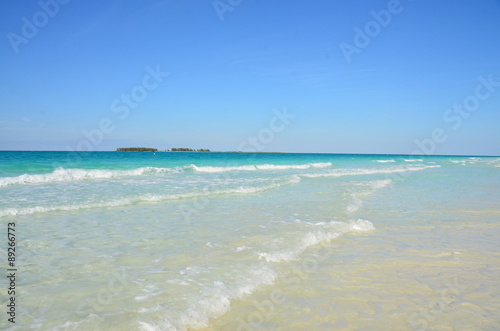 Fototapeta Naklejka Na Ścianę i Meble -  Caribbean Sea.  Cayo Largo.Wild Coast with turquoise sea - Cuba
