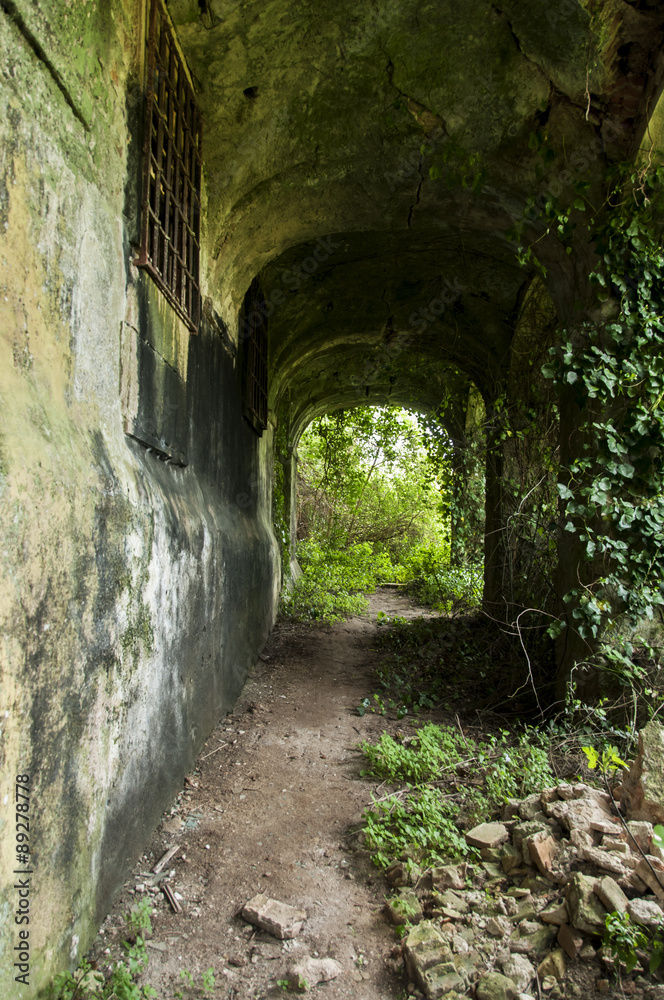 Edifícios antigos e abandonados Edifícios antigos e abandonados