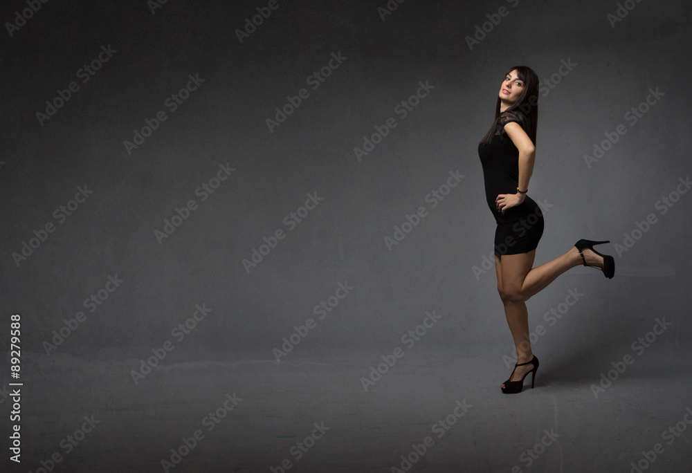 girl running wiht foot up