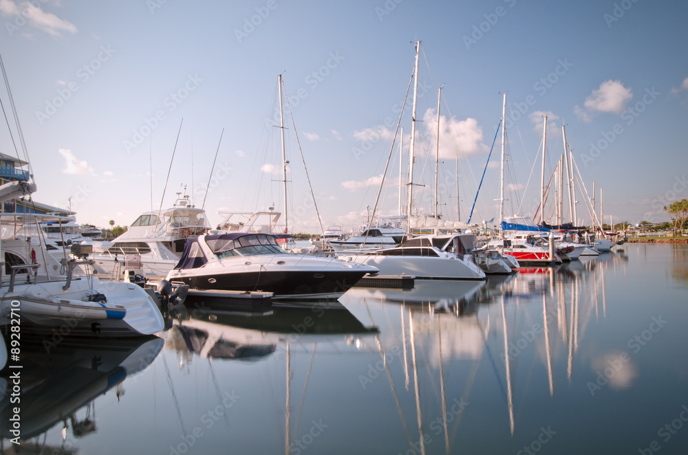 Mooring yachts with reflection