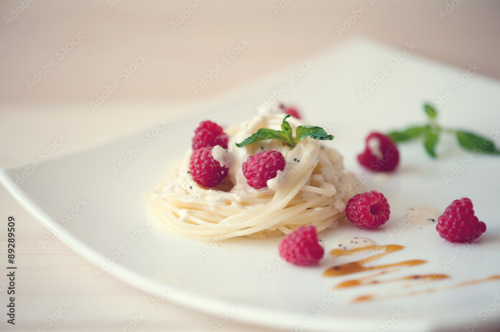 Spaghetti with raspberry in cream sauce Spaghetti with raspberry in cream sauce