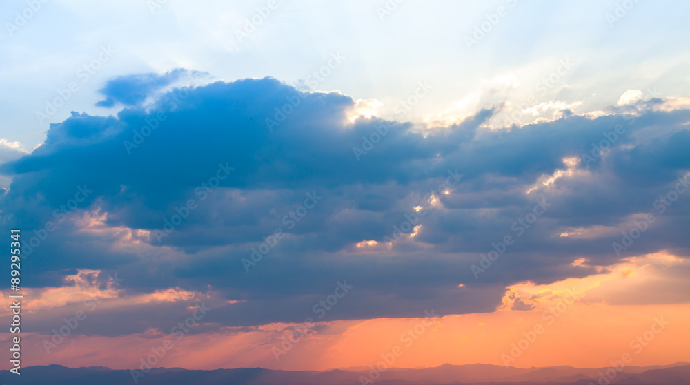 Obraz premium colorful dramatic sky with cloud at sunset