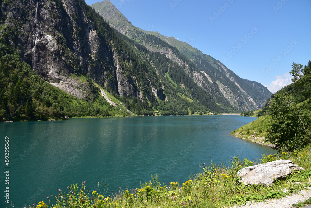 idyllischer Bergsee im Zillertal / Tirol