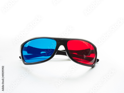 red and blue on stereo glasses