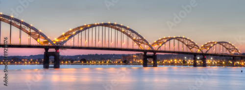 Fotografie, Tablou Centennial Bridge across the Mississippi River at dusk between Rock Island, Illi
