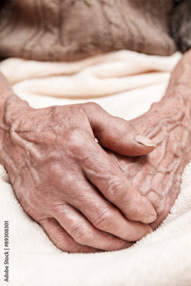 Fototapeta premium Hands of the old man. close up. toning
