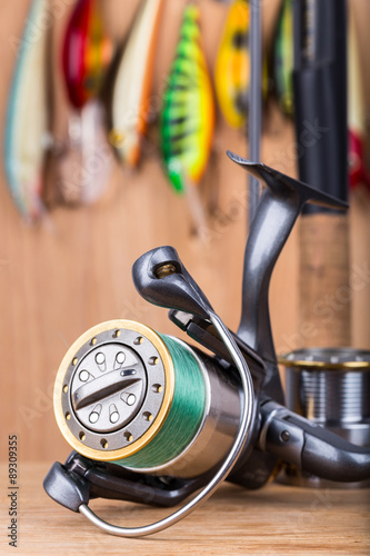 fishing bait wobbler and reel with line