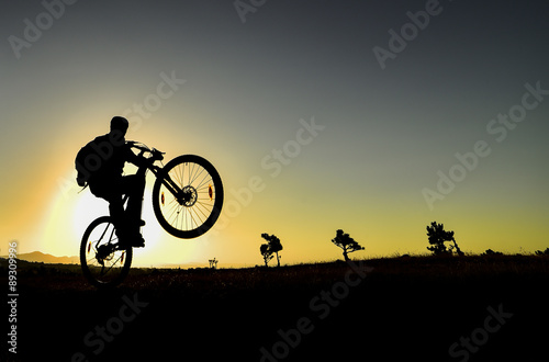 bisikletle sabah sporu ve güneşin canlılığı