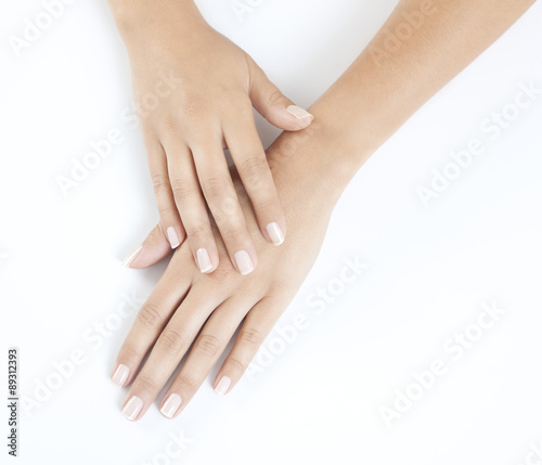 gepflegte Frauenhände © pfluegler photo