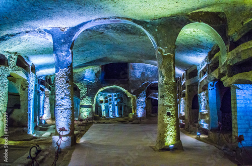 Photography view of interior of famous tourist attraction in naples - catacombs of saint gennaro
