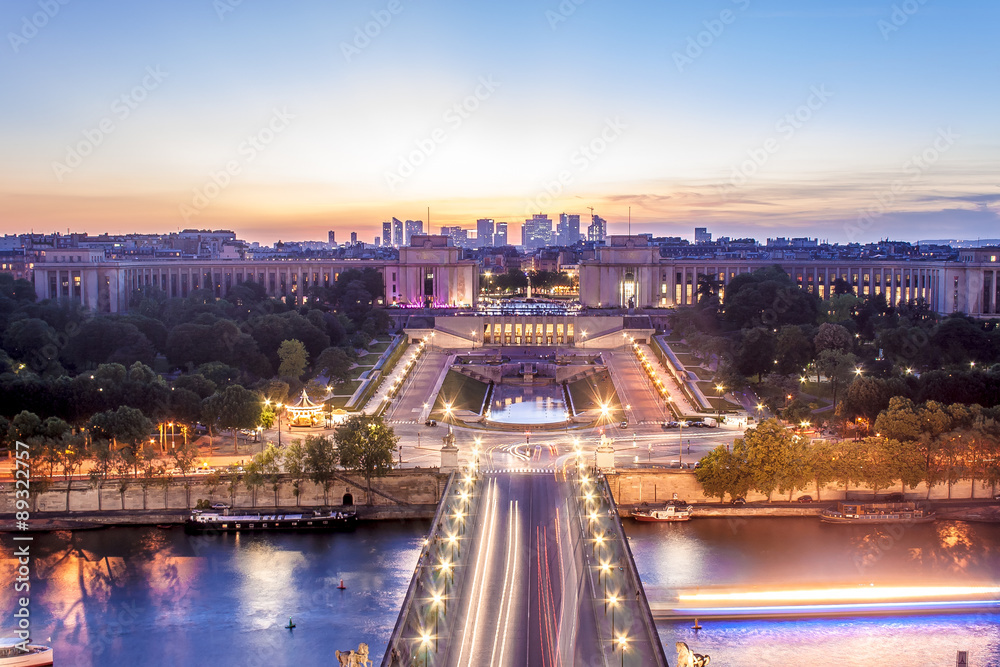 Obraz premium Long exposure picture of Trocadero at sunset from Eiffel Tower at Paris, France