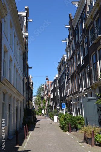 Fototapeta Naklejka Na Ścianę i Meble -  Small street in Amsterdam