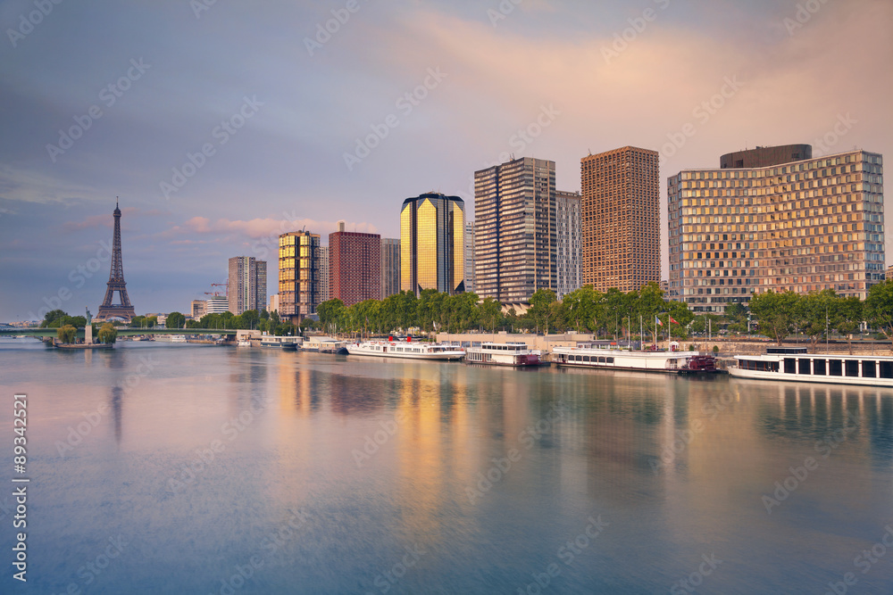 Naklejka premium Paris. Image of modern architecture in Paris with the Eiffel Tower in the background.