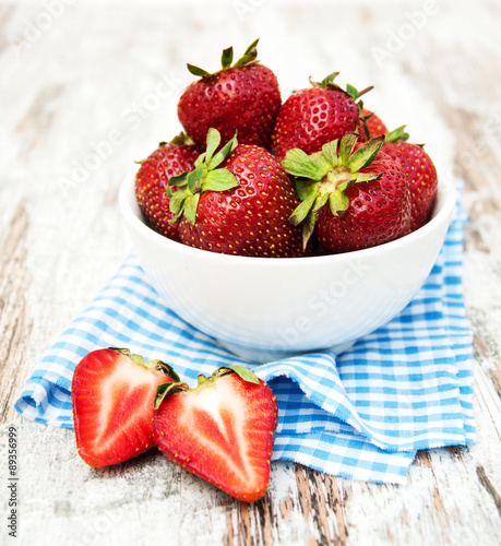 Bowl with strawberries