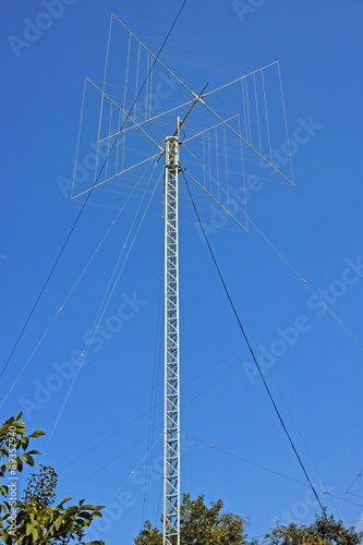 Rotating the antenna on a high mast
