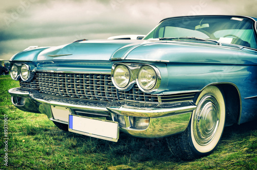 Obraz na płótnie old american car in vintage style w salonie