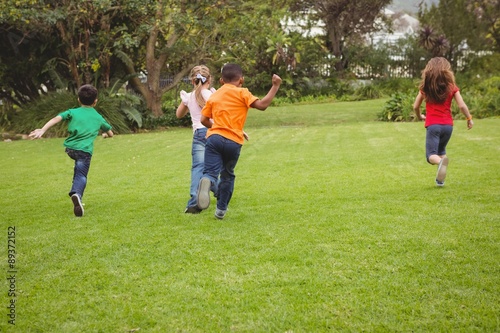 Happy kids running across the grass © WavebreakmediaMicro