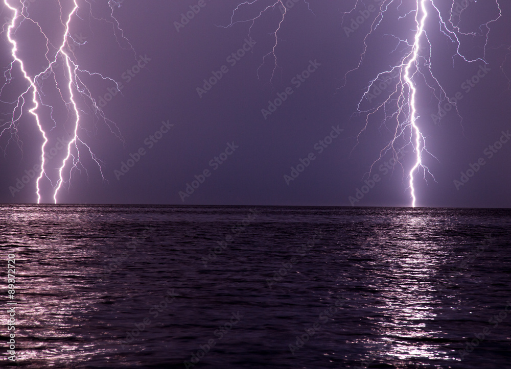 Strong lightnings to the sea