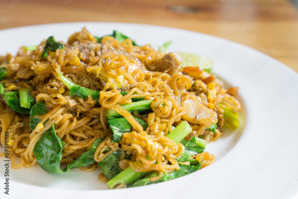 Stir fried noodle with minced pork