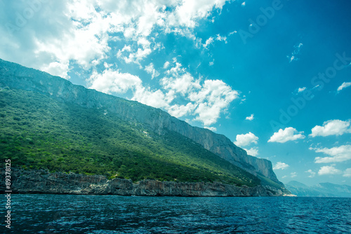 Steilküste auf Sardinien