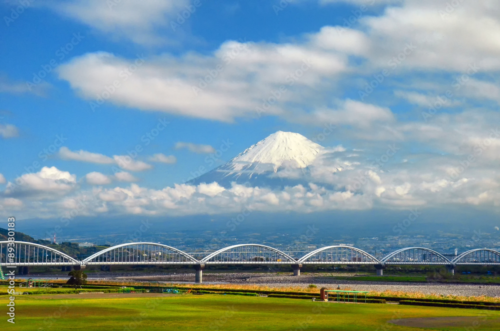 Fototapeta premium Mountain Fuji and bridge