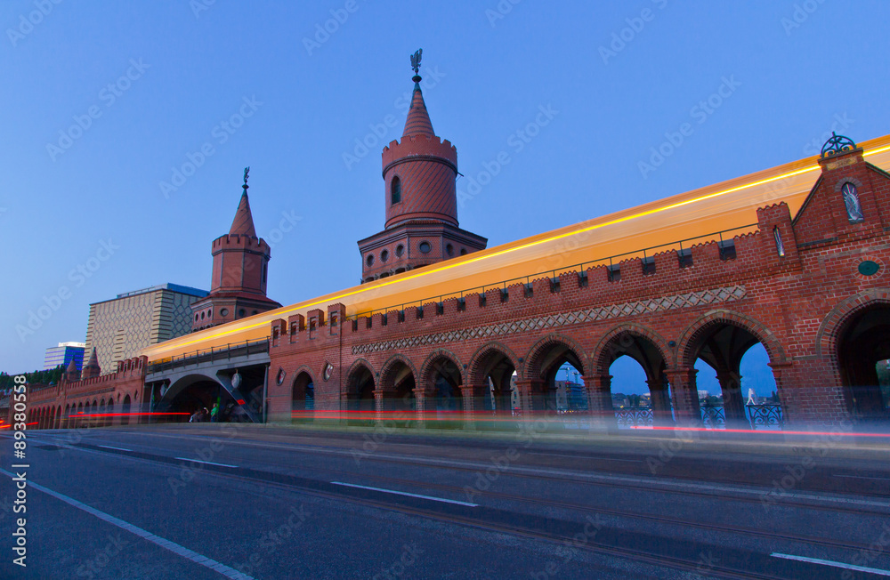Fototapeta premium Berliner Oberbaumbrücke