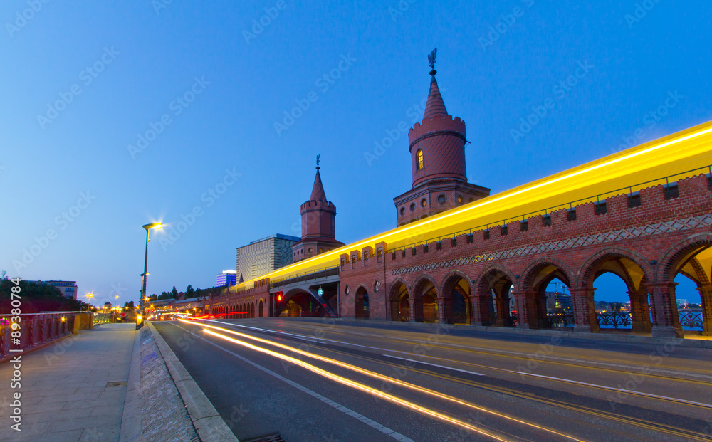 Obraz premium Oberbaumbrücke in Berlin