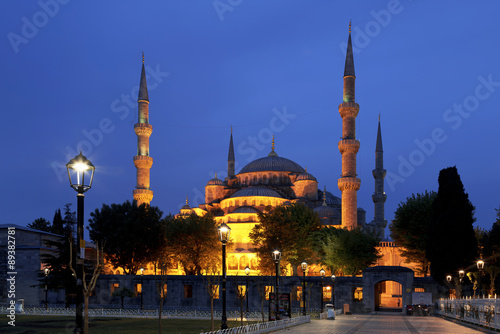 View of the Blue Mosque (Sultanahmet Camii) at night in Istanbul, Turkey