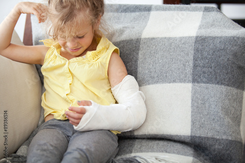 girl with a broken arm photo