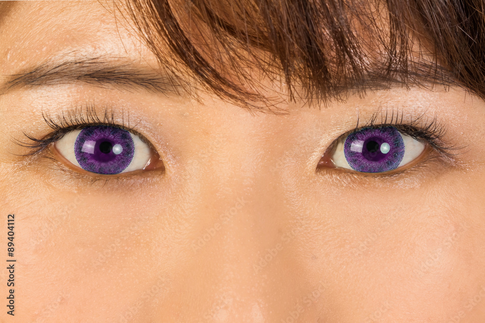 Naklejka premium カラーコンタクトとエクステcolored contact and eyelashes 