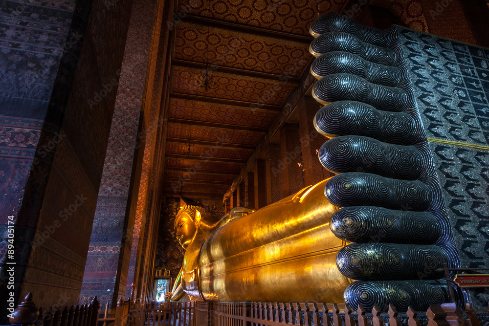 Fototapeta premium Big Golden Reclining Buddha,Thailand