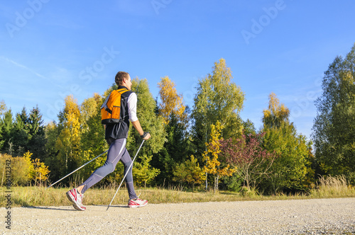 Fit in den Herbst mit Nordic Walking