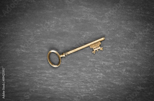 Schlüssel auf Schieferplatte  © Jamrooferpix
