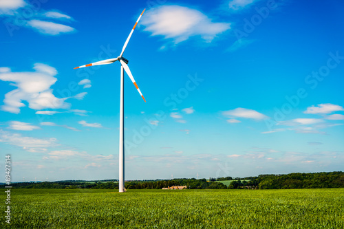 erneuerbare Energiegewinnung mit einer Windkraftanlage