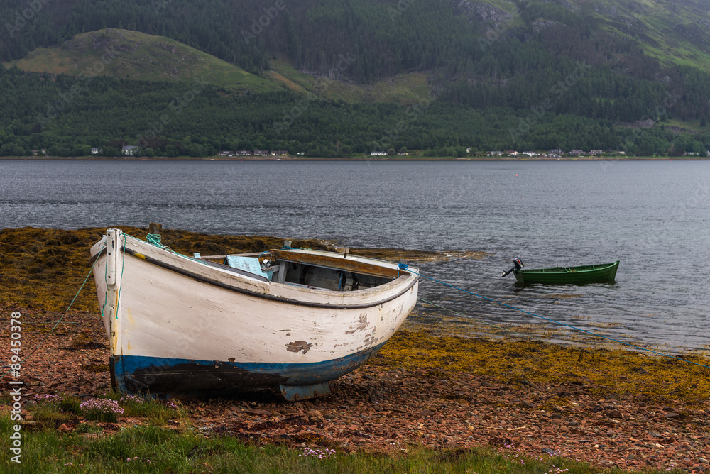 Obraz premium Fisherman boat in a lake shore, Scotland