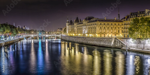 PARIS - Quais de seine / La Conciergerie