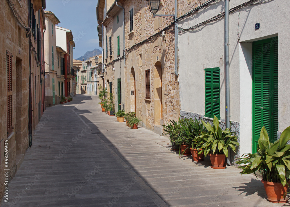 Narrow streets of Alcudia - Majorca