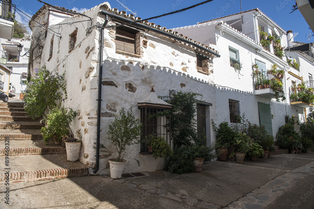 Fototapeta premium Algatocín, calles con casas rurales