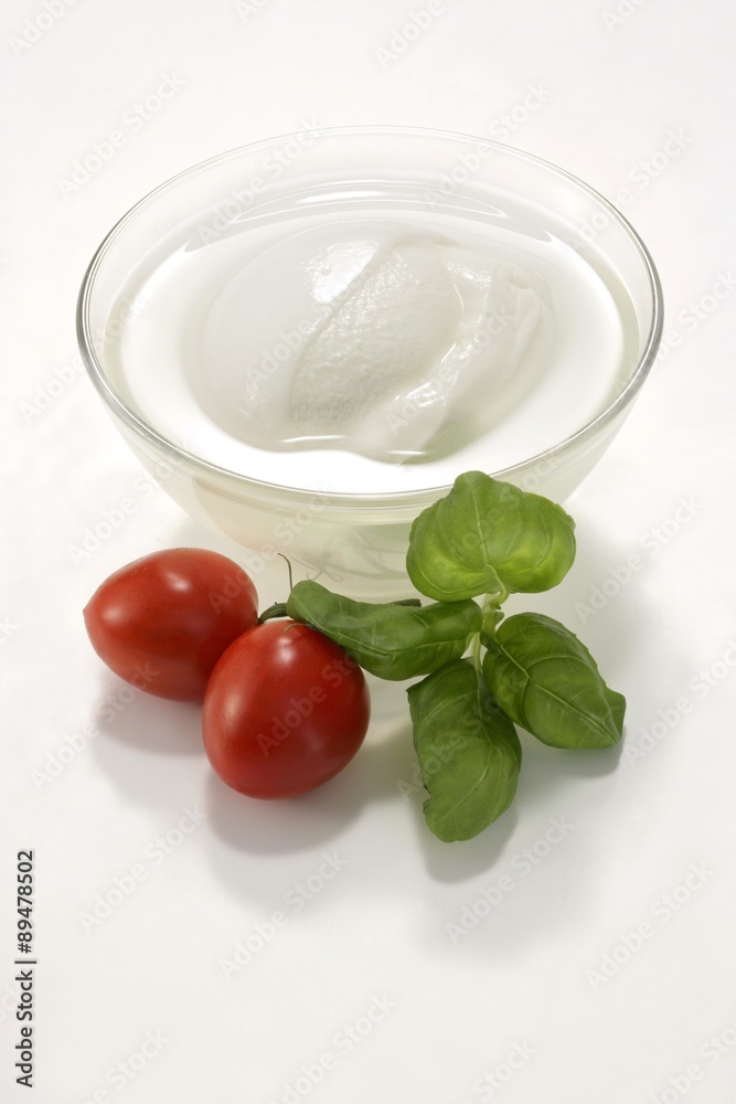 Mozzarella in brine, tomatoes and basil Mozzarella in brine, tomatoes and basil