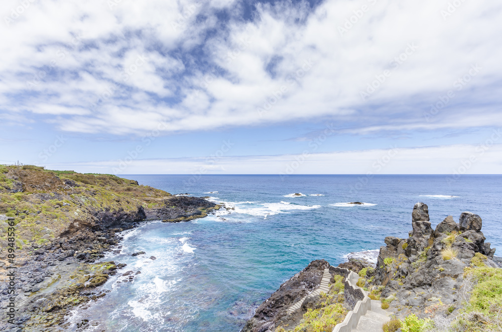 Naklejka premium Die Küstenlandschaft vor Garachico