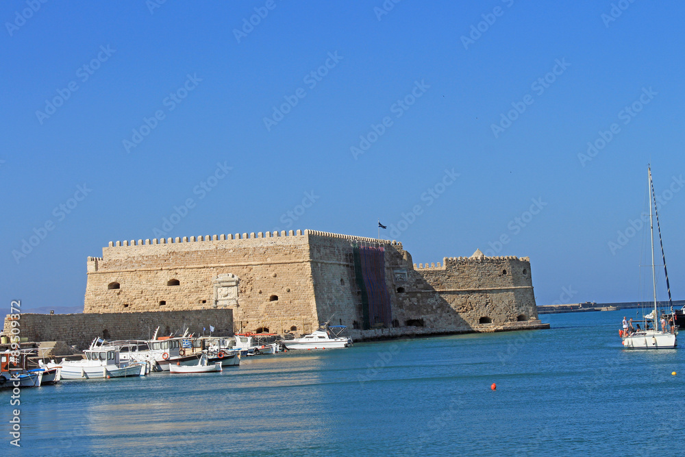 Héraklion, le port et la forteresse 