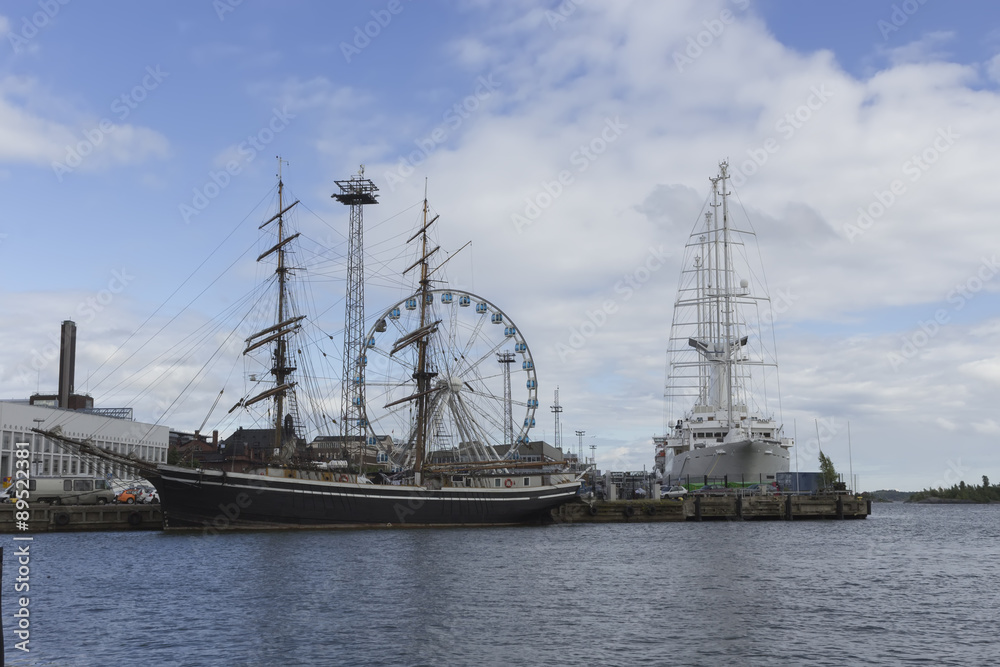 Ships and Ferris Wheel