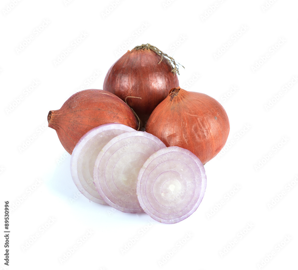 Obraz premium Red onions organic on white background