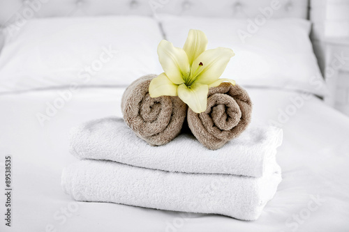 Fototapeta Naklejka Na Ścianę i Meble -  Freshly laundered fluffy towels in bedroom interior