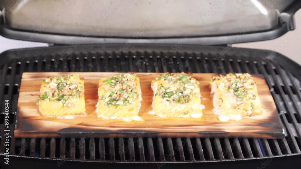 Grilling salmon on ceder wood (US-English voice-over)