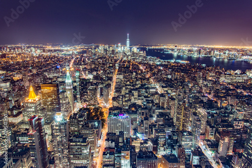 New York vista lato sud dall'Empire State Building di notte.