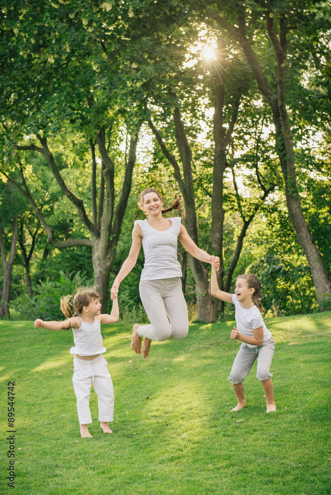 Obraz premium family jumping together at outdoor park