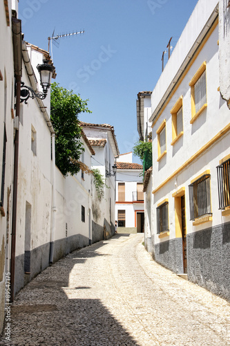 Calles del municipio de Almonaster la Real en la serrania de Huelva © Antonio ciero