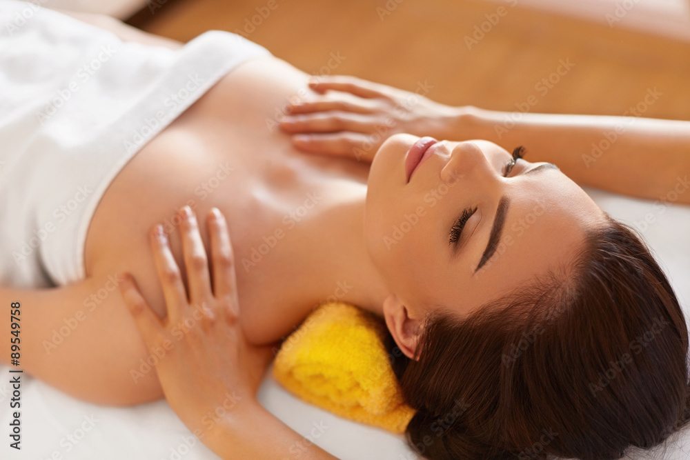 Spa Massage. Beautiful Woman Gets Spa Treatment in Salon. Spa Massage. Beautiful Woman Gets Spa Treatment in Salon.