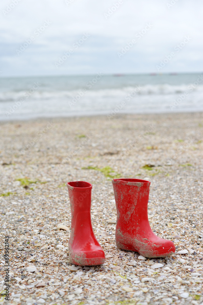 Gummistiefel am Meer